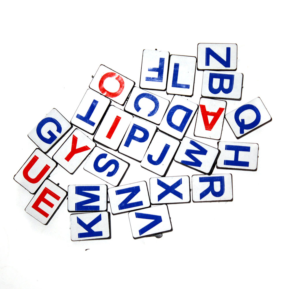 Магніти з англійськими літерами для дитячих магнітних дошок 0121