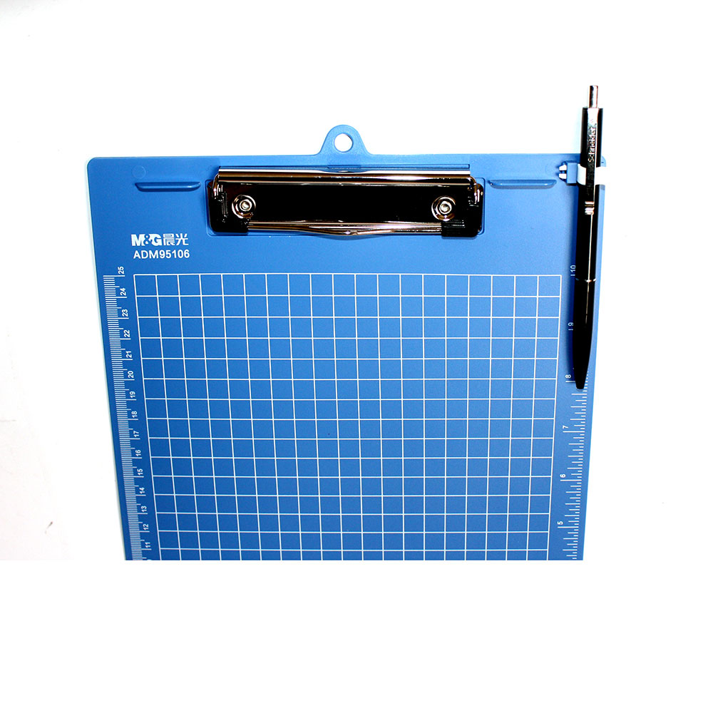 Планшет А4 M&G з притиском пластиковий, колір синій ADM95106
